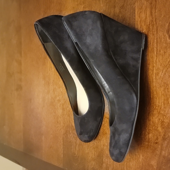 gorgeous Via Spiga 'Farley' 4" Suede Wedge Heeled Pumps $225 - Picture 7 of 10